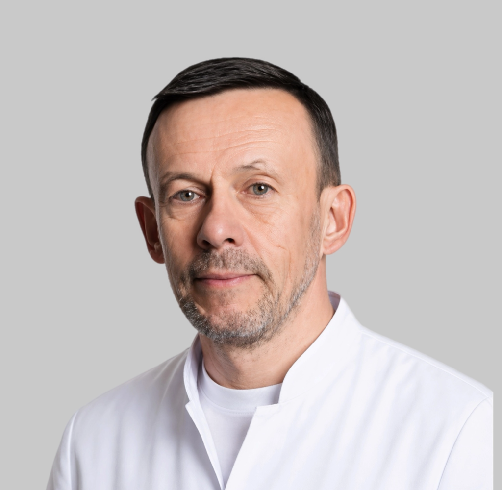 Доткор нашей клиники Власов Виктор Николаевич